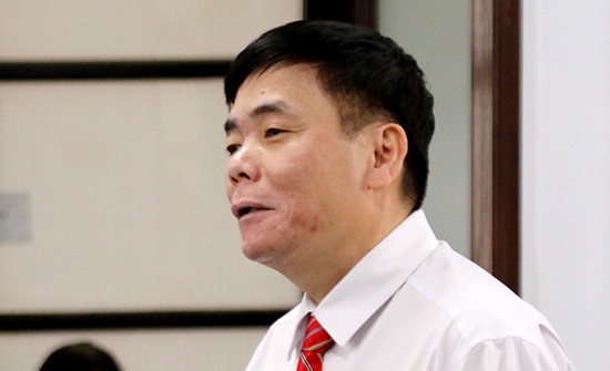 Luật sư Trần Vũ Hải trong phiên xử sơ thẩm tại TAND TP Nha Trang, hôm 15/11. 