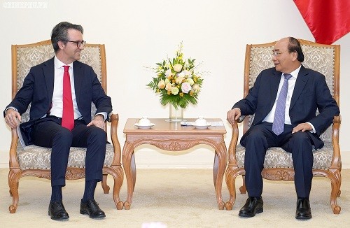 Thủ tướng Nguyễn Xuân Phúc và Đại sứ, Trưởng Phái đoàn Liên minh châu Âu (EU) tại Việt Nam, ông Pier Giorgio Aliberth - Ảnh: VGP