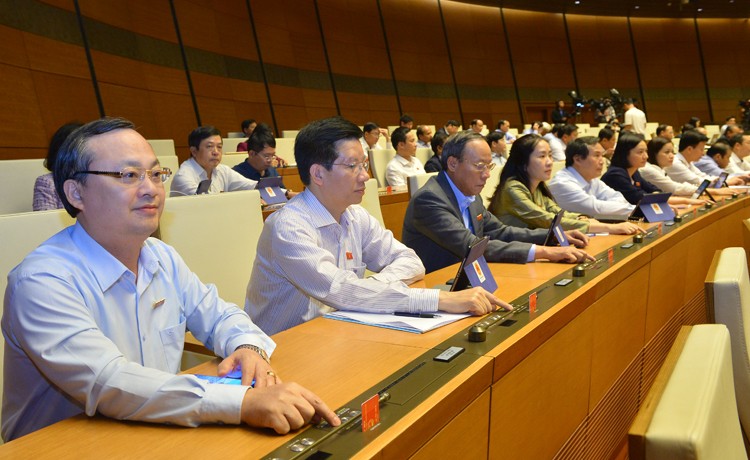 Quốc hội biểu quyết bằng hệ thống điện tử tại hội trường. 