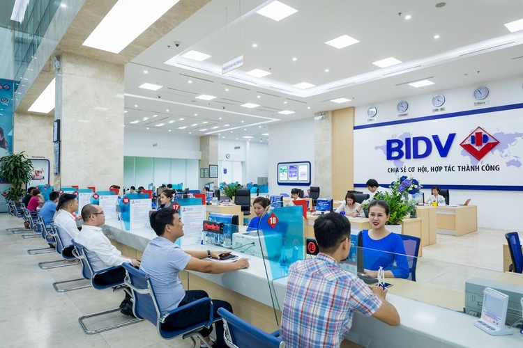 khách hàng gửi tiết kiệm tại BIDV sẽ có cơ hội được nhận hàng trăm ngàn quà tặng với tổng trị giá giải thưởng hơn 18 tỷ đồng