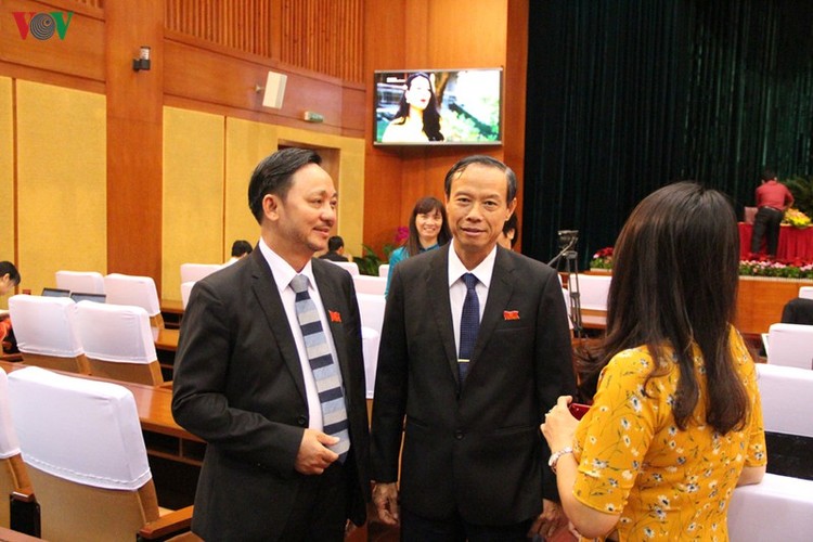 Ông Nguyễn Văn Thọ (đứng giữa) được bầu làm Chủ tịch tỉnh BR-VT nhiệm kỳ 2016 - 2020.