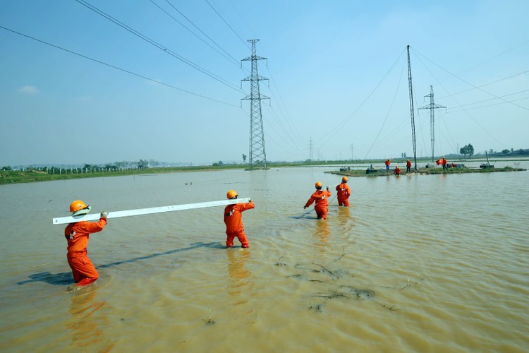 Đường dây 500 kV Tây Hà Nội - Thường Tín: Bàn giao được 86 trên tổng số 96 vị trí móng cột