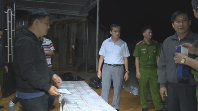 Chủ cơ sở khai nhận mua thuốc lá từ miền Bắc rồi vận chuyển xe khách vào Đắk Lắk để chia nhỏ bán kiếm lời