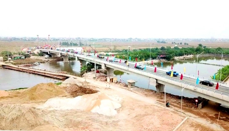 Cầu sông Hóa 185 tỷ đồng được xây dựng cạnh vị trí cầu phao