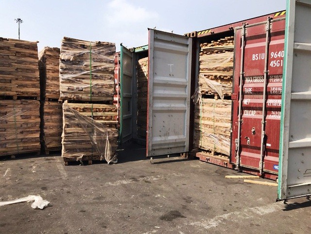 25 container gỗ xuất khẩu có dấu hiệu trốn thuế bị phát hiện.