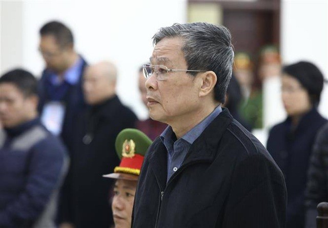 Cựu Bộ trưởng Nguyễn Bắc Son nghe tòa tuyên án sáng 28/12.