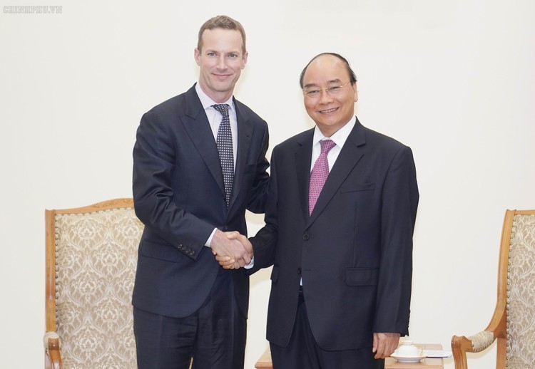 Thủ tướng Nguyễn Xuân Phúc tiếp Giám đốc điều hành Cơ quan Phát triển tài chính quốc tế Hoa Kỳ (DFC) Adam Boehler - Ảnh: VGP
