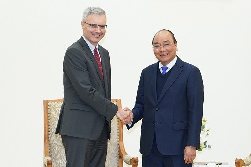 Thủ tướng Nguyễn Xuân Phúc tiếp Đại sứ Pháp tại Việt Nam Nicolas Warnery - Ảnh: VGP