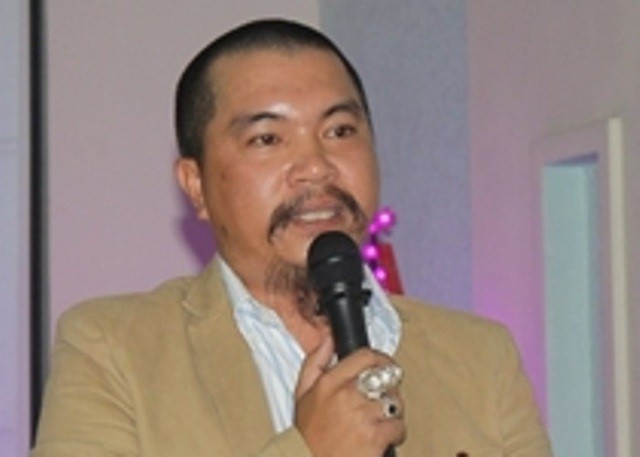 Đối tượng Nguyễn Hữu Tiến tại một buổi hội thảo.