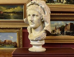 Đào được bức tượng cổ của Alexander Đại đế, bán lại với giá gần 11 tỷ đồng