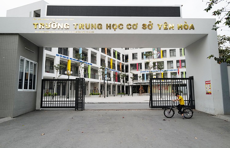 Trường THCS Yên Hòa (Cầu Giấy, Hà Nội) vắng vẻ trong những ngày học sinh nghỉ phòng dịch