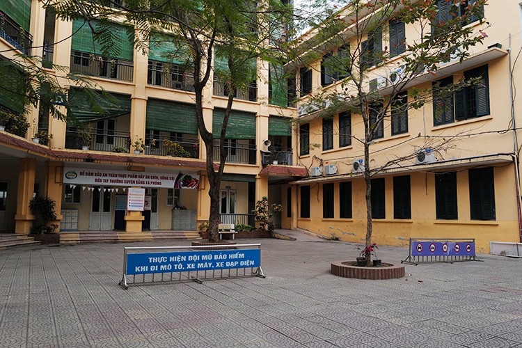 Trường Tiểu học Phan Đình Giót, Hà Nội, vắng vẻ vì học sinh nghỉ phòng Covid-19.