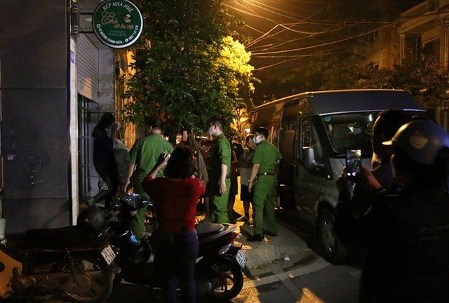 Lực lượng chức năng tiến hành bắt giữ ông Nguyễn Minh Khoa (Ảnh: Công an cung cấp).