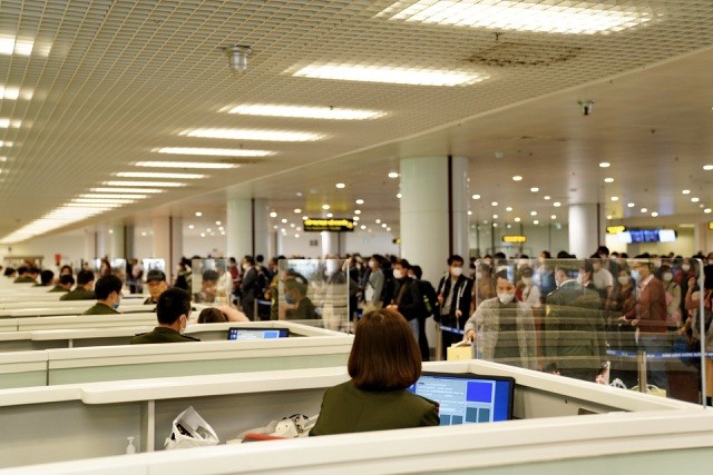 Khu vực kiểm tra xuất/nhập cảnh tại Cảng hàng không quốc tế Nội Bài