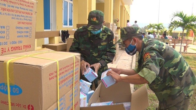 Lực lượng chức năng phát hiện nhiều vụ vận chuyển khẩu trang "lậu" ở khu vực biên giới.