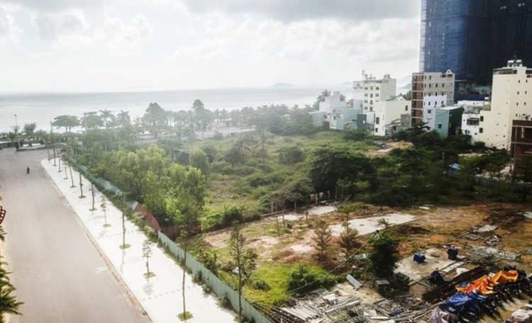Khu đất K200 nằm sát biển Quy Nhơn được ví là đất "vàng" từng được giao cho liên doanh nhà đầu tư, trong đó có doanh nghiệp của con ông Trần Bắc Hà.