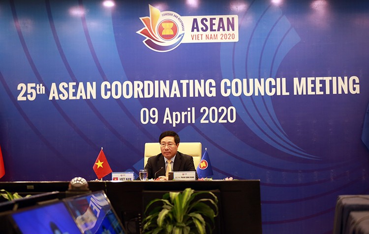 Phó Thủ tướng, Bộ trưởng Ngoại giao Phạm Bình Minh, Chủ tịch Hội đồng Điều phối ASEAN đã chủ trì Hội nghị. Ảnh: VGP