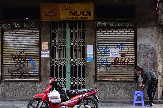 Hàng quán tại Hà Nội đồng loạt đóng cửa phòng dịch.