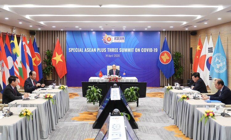 Thủ tướng Nguyễn Xuân Phúc chủ trì Hội nghị Cấp cao đặc biệt trực tuyến ASEAN+3 về ứng phó dịch bệnh COVID-19. Ảnh: VGP