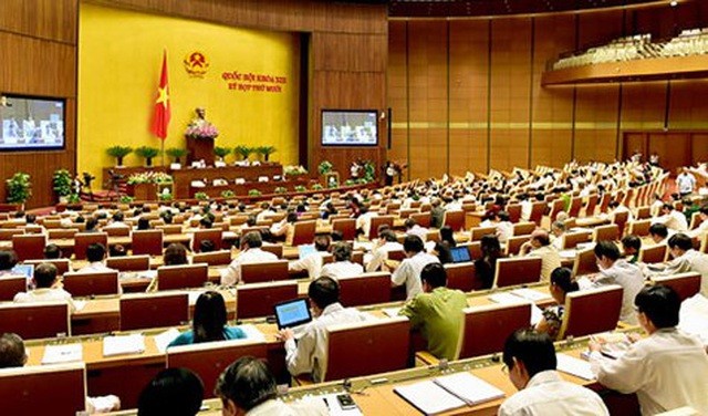 Phòng họp Diên Hồng tại Nhà Quốc hội hiện nay với tổng cộng 517 chỗ ngồi dành cho các đại biểu Quốc hội.