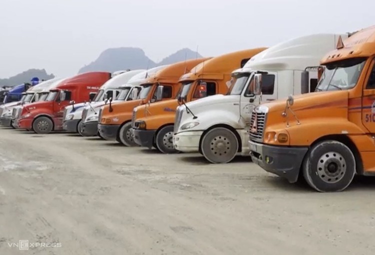 Xe chở hàng hoá ùn ứ tại cửa khẩu tỉnh Lạng Sơn.