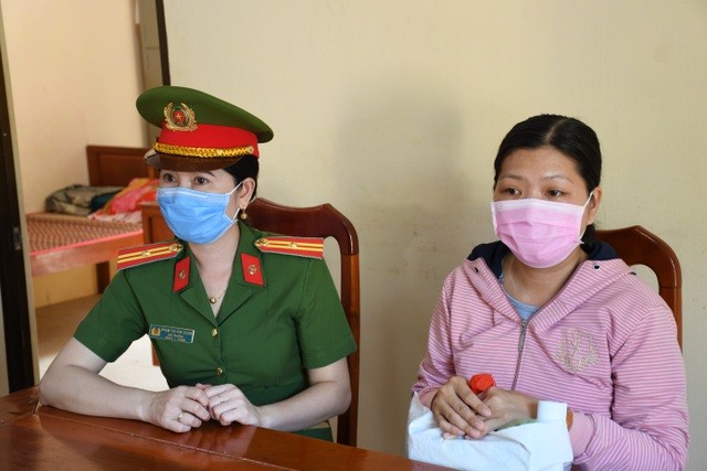 Nguyễn Thị Kim Duyên tại cơ quan công an