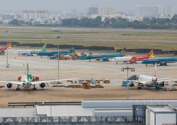 Máy bay không hoạt động tại sân bay Tân Sơn Nhất trong thời gian giãn cách xã hội. 