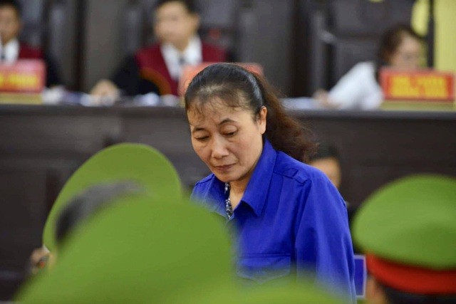 Bị can Nguyễn Thị Hồng Nga tại phiên sơ thẩm lần đầu, tháng 10/2019 