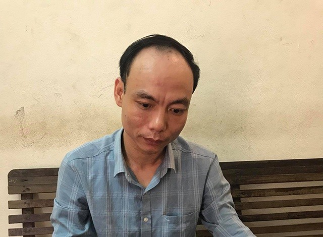 Đối tượng Nguyễn Kiên Trung bị Công an TP Vinh bắt giữ khi đang lừa nhận tiền "chạy án" từ người nhà một bị can.