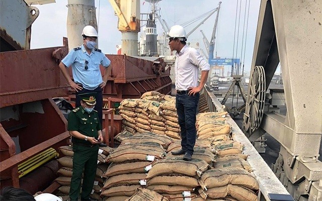 Hàng chục tấn gạo bị bắt giữ.