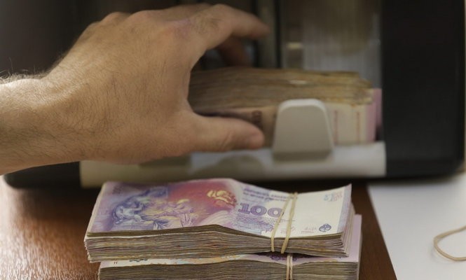 Đồng peso của Argentina được nhận định là sẽ tiếp tục giảm trong năm 2016 - Ảnh: news1130.com