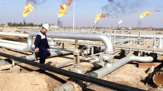 Mỏ dầu Nahr Bin Umar ở Iraq. Ảnh: REUTERS