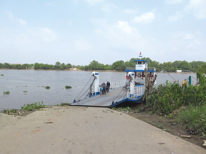 2/3 bến khách ngang sông của cả nước đang tập trung tại khu vực Đồng bằng sông Cửu Long. Ảnh: Văn Huyền
