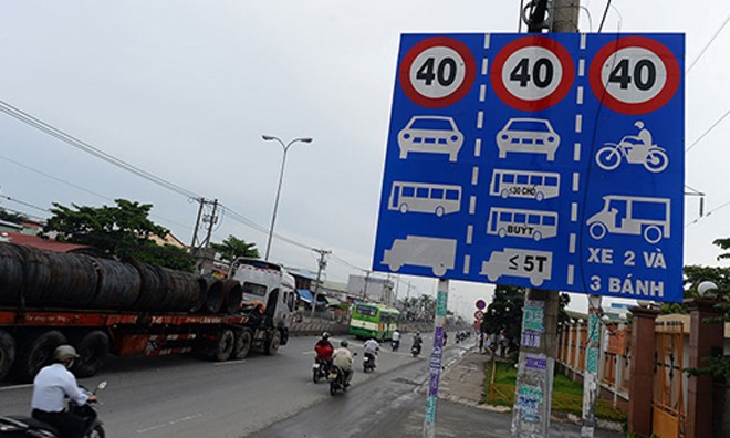 Toàn bộ biển báo hạn chế tốc độ vô lí sẽ được tháo bỏ xong trước ngày 1/3/2016 theo "lệnh" của Bộ trưởng Đinh La Thăng (ảnh: VOVGiaothong)