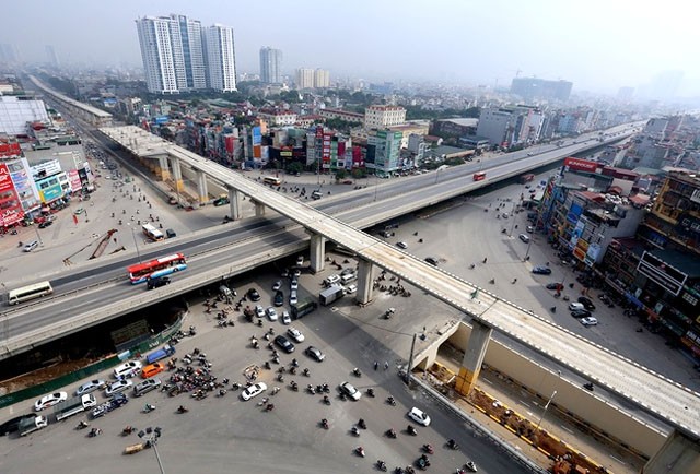 Mật độ dân số của Việt Nam được đánh giá thuộc loại cao tạo ra những gánh nặng về hạ tầng cơ sở