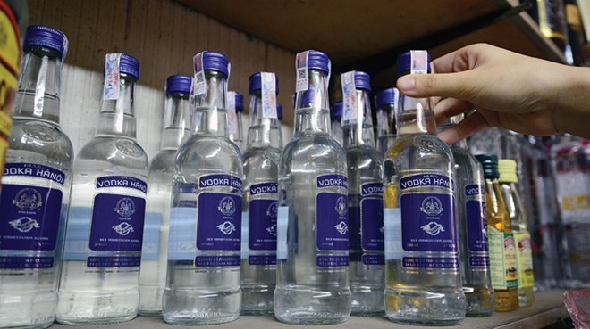 Lợi dụng chính sách ưu đãi xuất khẩu, các đối tượng đã xuất khẩu khống rượu Vodka Hà Nội để bán trong nước hưởng lợi