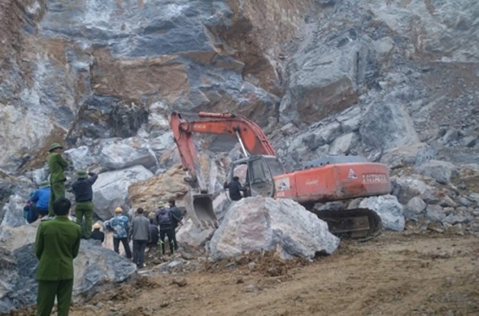 Hiện trường vụ sập mỏ đá tại xã Yên Lâm, huyện Yên Định (Thanh Hóa) làm 8 người chết xảy ra hôm 22/1 vừa qua.