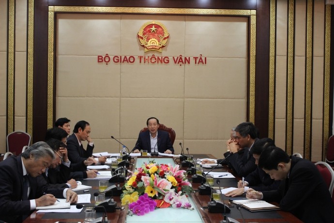 Thứ trưởng phụ trách Bộ GTVT Nguyễn Hồng Trường chủ trì cuộc họp sáng nay (16/2)