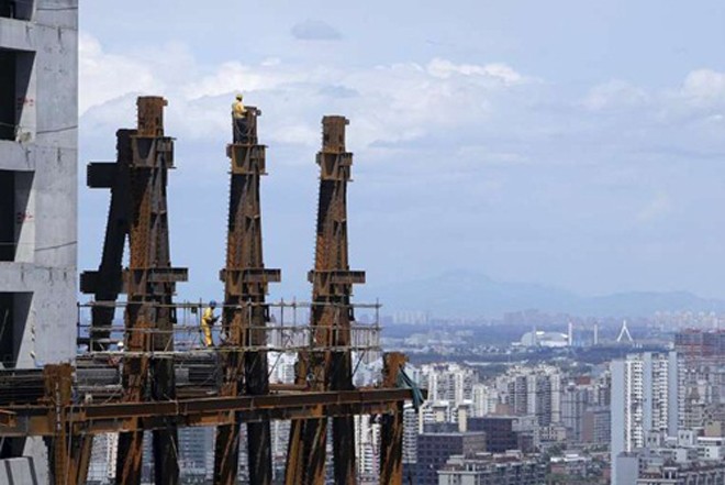 Trung Quốc muốn tăng chi cho cơ sở hạ tầng để kích thích kinh tế. Ảnh:Reuters