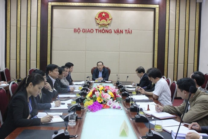 Thứ trưởng phụ trách Bộ GTVT Nguyễn Hồng Trường chủ trì cuộc họp