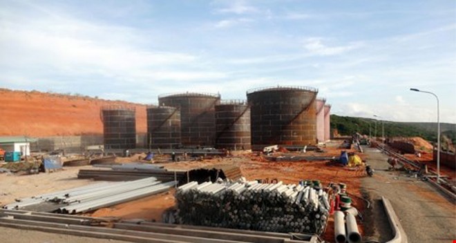 Các bồn chứa xăng dầu được thi công tại Hòa Phú, Tuy Phong, Bình Thuận vào năm 2015.