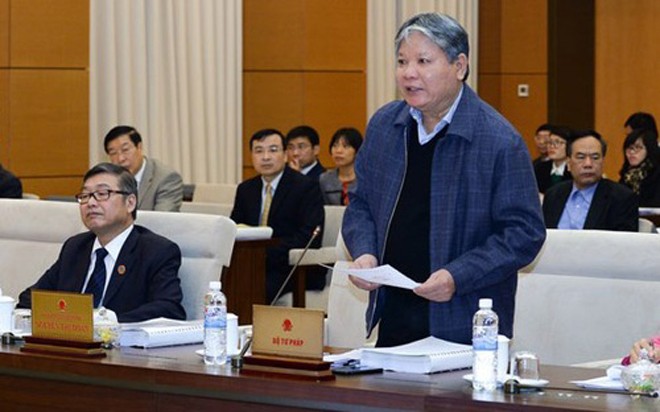 Bộ trưởng Bộ Tư pháp Hà Hùng Cường phản ánh lo ngại của Chính phủ là dự thảo Luật Tiếp cận thông tin quy định quá mở.