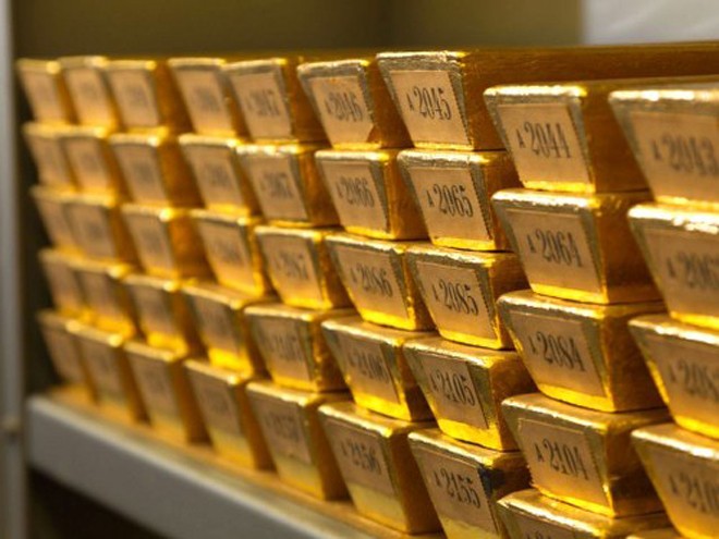 Mỗi ounce vàng phiên hôm qua giảm 0,6%. Ảnh: AFP.