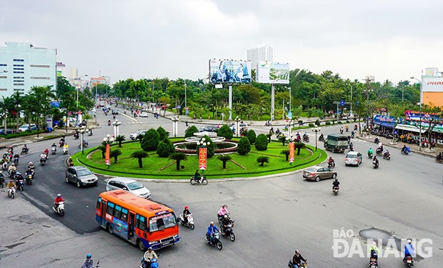Bùng binh Điện Biên Phủ - Lê Độ - Nguyễn Tri Phương là nút giao thông lớn nhất trên đường Điện Biên Phủ (ảnh: Báo Đà nẵng)