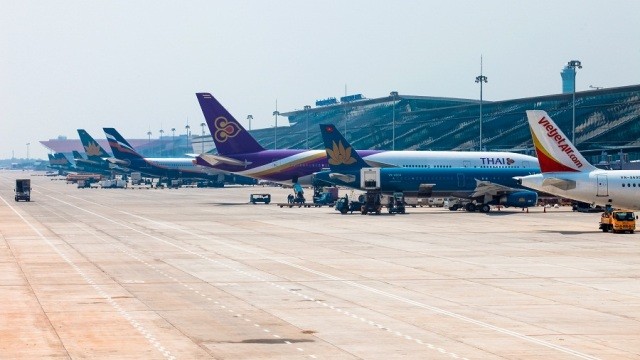 Cảng HKQT Nội Bài còn vinh dự lọt vào top 100 sân bay tốt nhất thế giới, đứng ở vị trí 82, tăng 136 bậc so với năm 2015.
