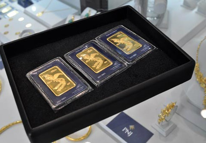 Mỗi lượng vàng SJC hiện khoảng 33,7 triệu đồng - ngang bằng với thế giới.