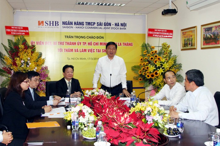 Ông Đinh La Thăng chỉ đạo SHB cần tiếp tục tham gia tài trợ vốn cho doanh nghiệp và người dân cũng như các dự án trọng điểm của TP.HCM. Ảnh: Hoàng Hải