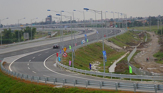 Chủ đầu tư BOT đường bộ đang tận thu trên những tuyến đường đông? (Ảnh chụp trạm thu phí cao tốc Hà Nội - Hải Phòng).