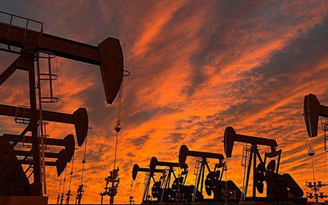 Tính trong 13 tuần qua, dự trữ dầu và nhiên liệu của Mỹ đã tăng 10 tuần - Ảnh: Telegraph.