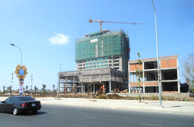 Tổ hợp Trung tâm Thương mại - Khách sạn 5 sao Mường Thanh Cà Mau đang được đẩy nhanh thi công và dự kiến hoàn thành vào 19/05/2016